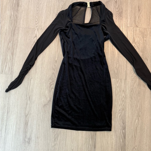 Elegant Black Long Sleeve Dress - Picture 12 of 12